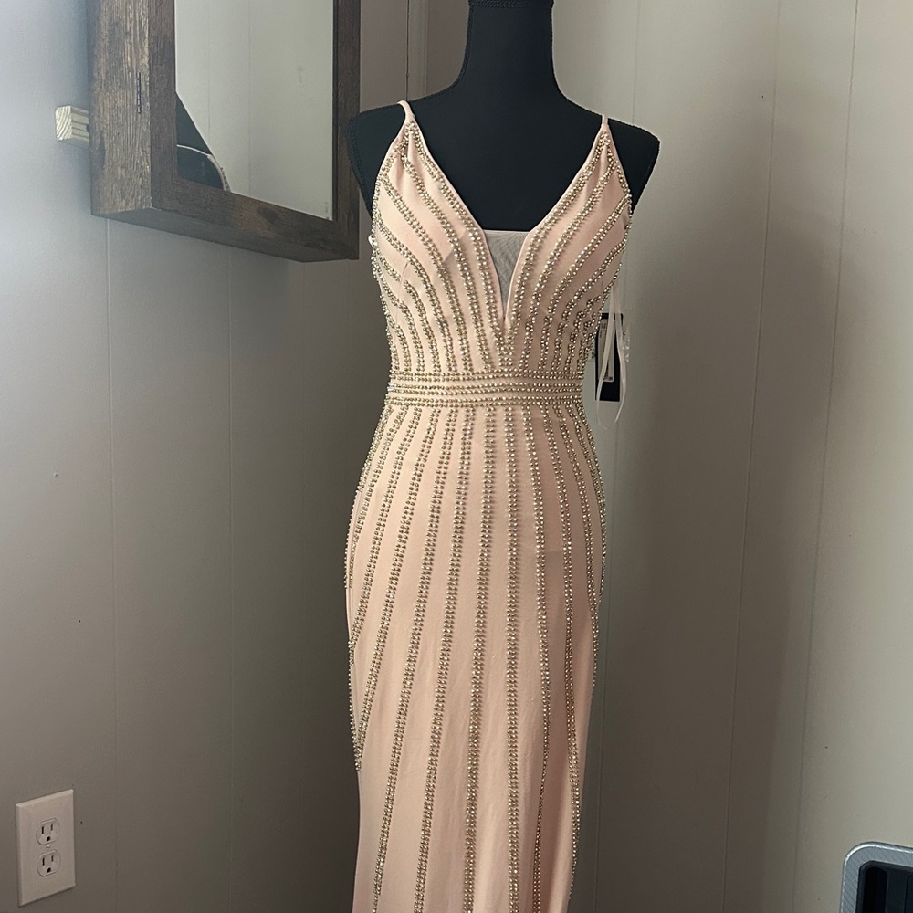 Sale🌟🌟Long dress Xscape Blush Beaded Gown